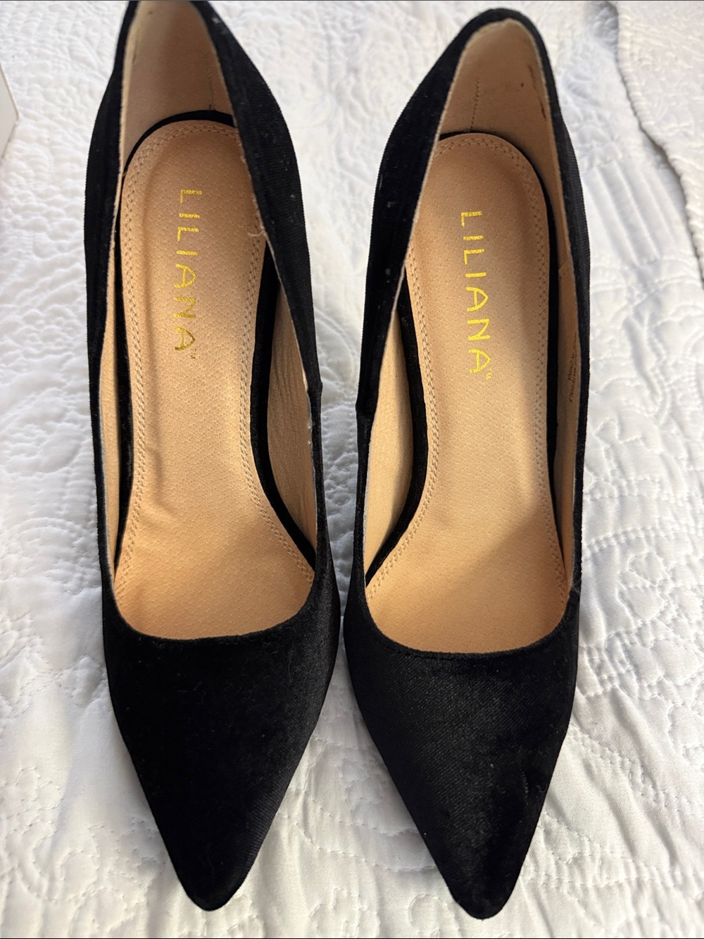 Liliana black velvet pumps